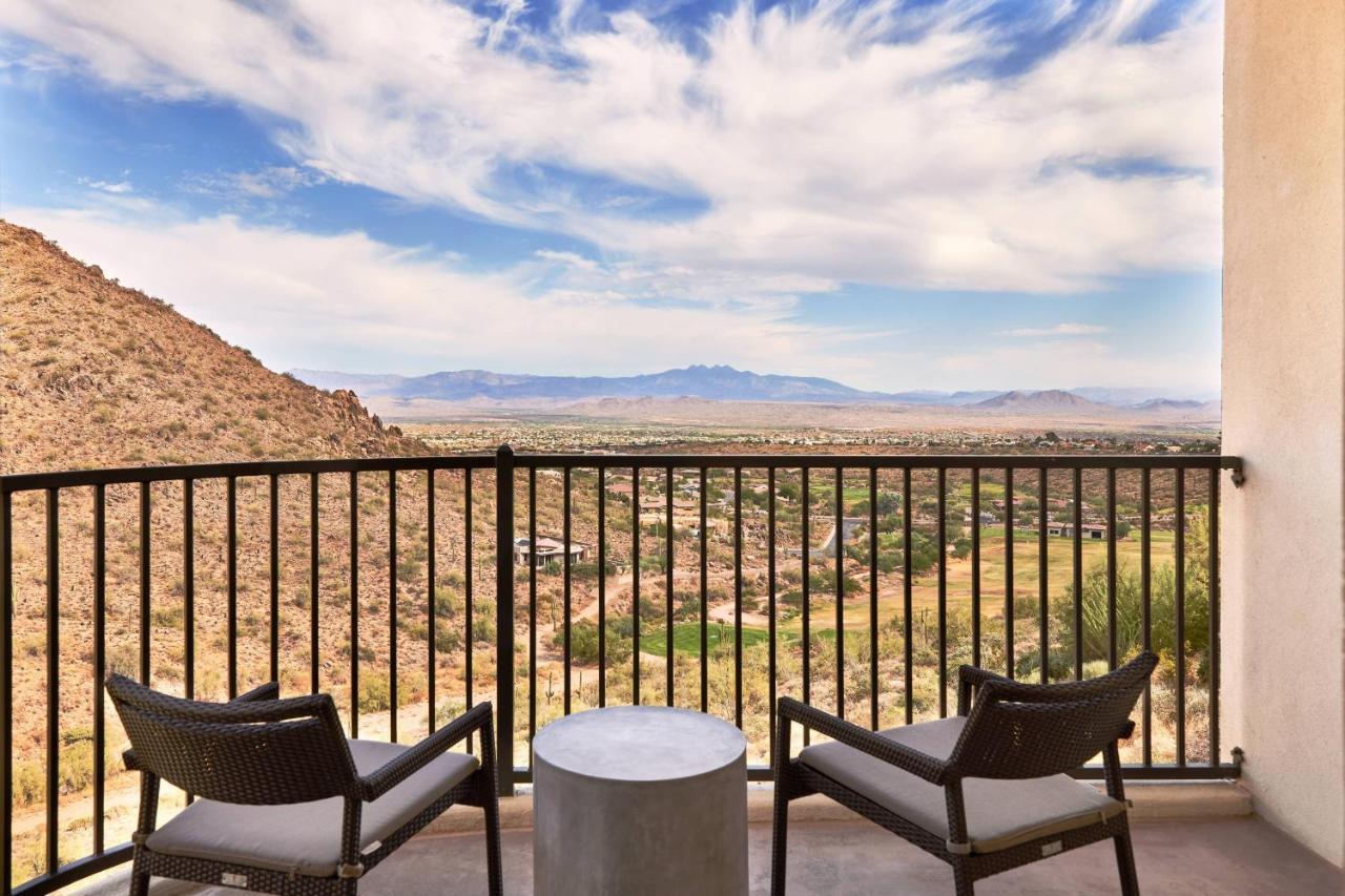 Cliffside Larger Guest room 2 Queen Fireplace