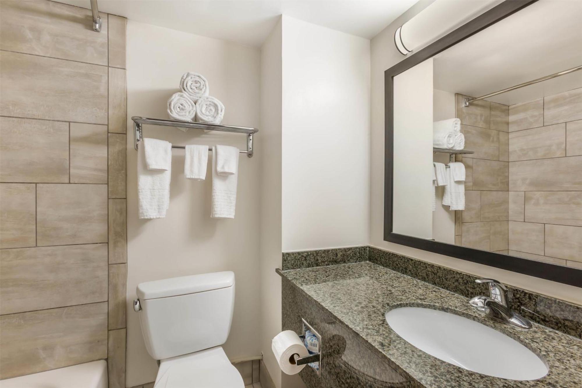 Two-Bedroom Suite Two Double Beds